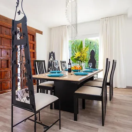 Villa Los Limoneros - East Marbella Villa *